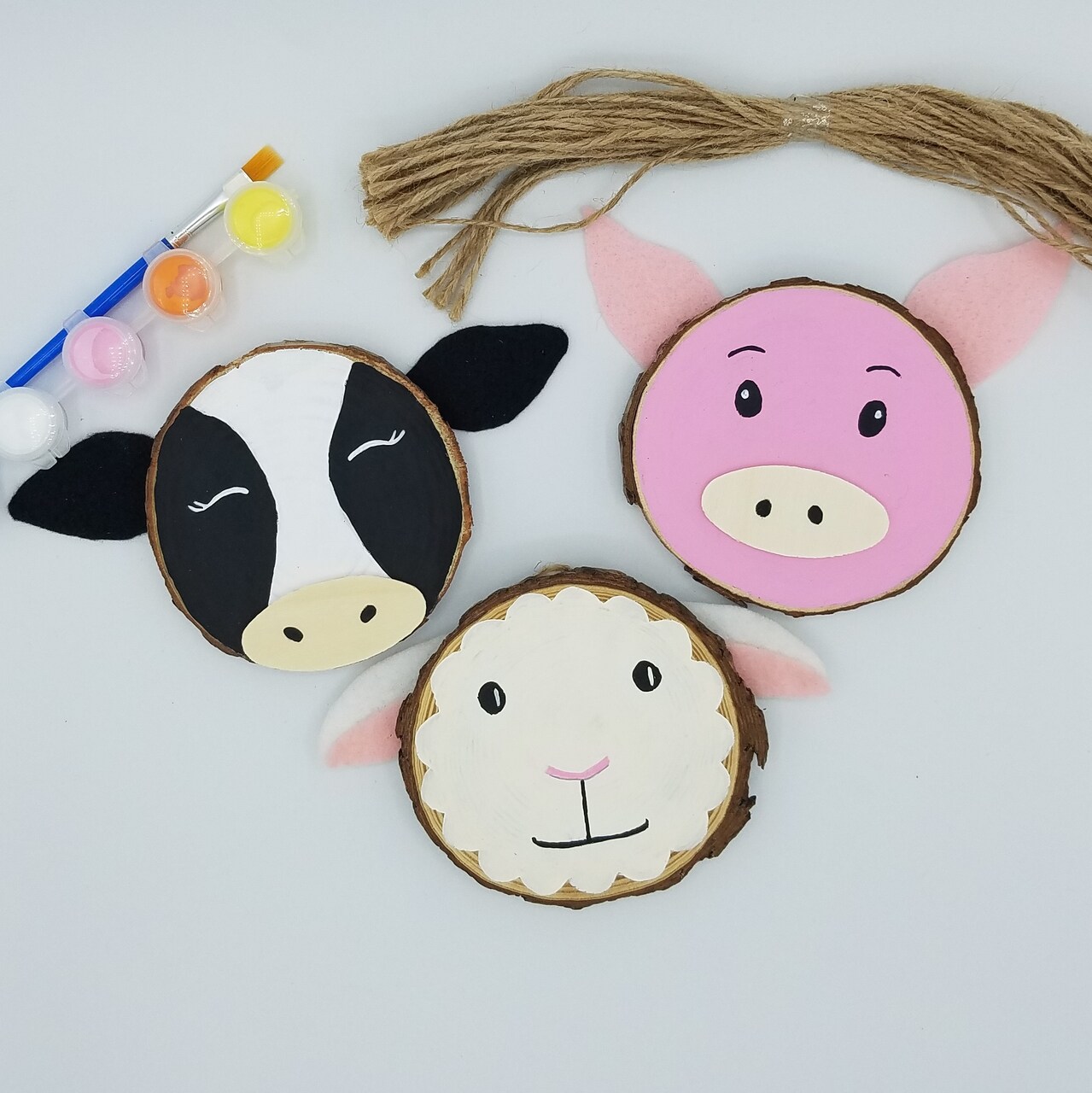 Ink and Trinket Kids Farm Animals Craft Kit, DIY Ornaments, Natural Wood Painting Set